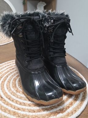 Arctic Plunge Black Chevron Faux Fur Trim Lace-Up Winter Duck Boots - Women's Si